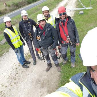 Equipe câble en action